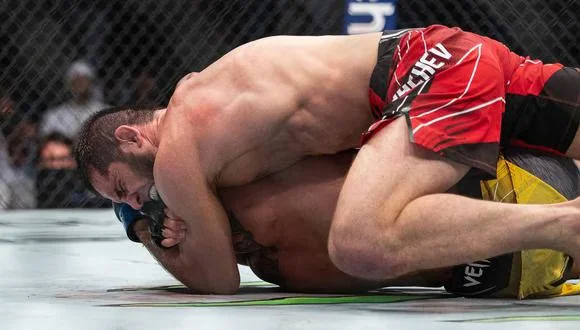 islam makhachev somete a charles oliveira UFC 284