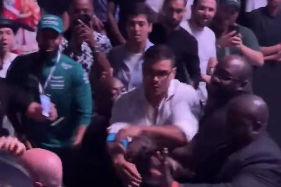 paulo costa se pelea con un fan en UFC 294